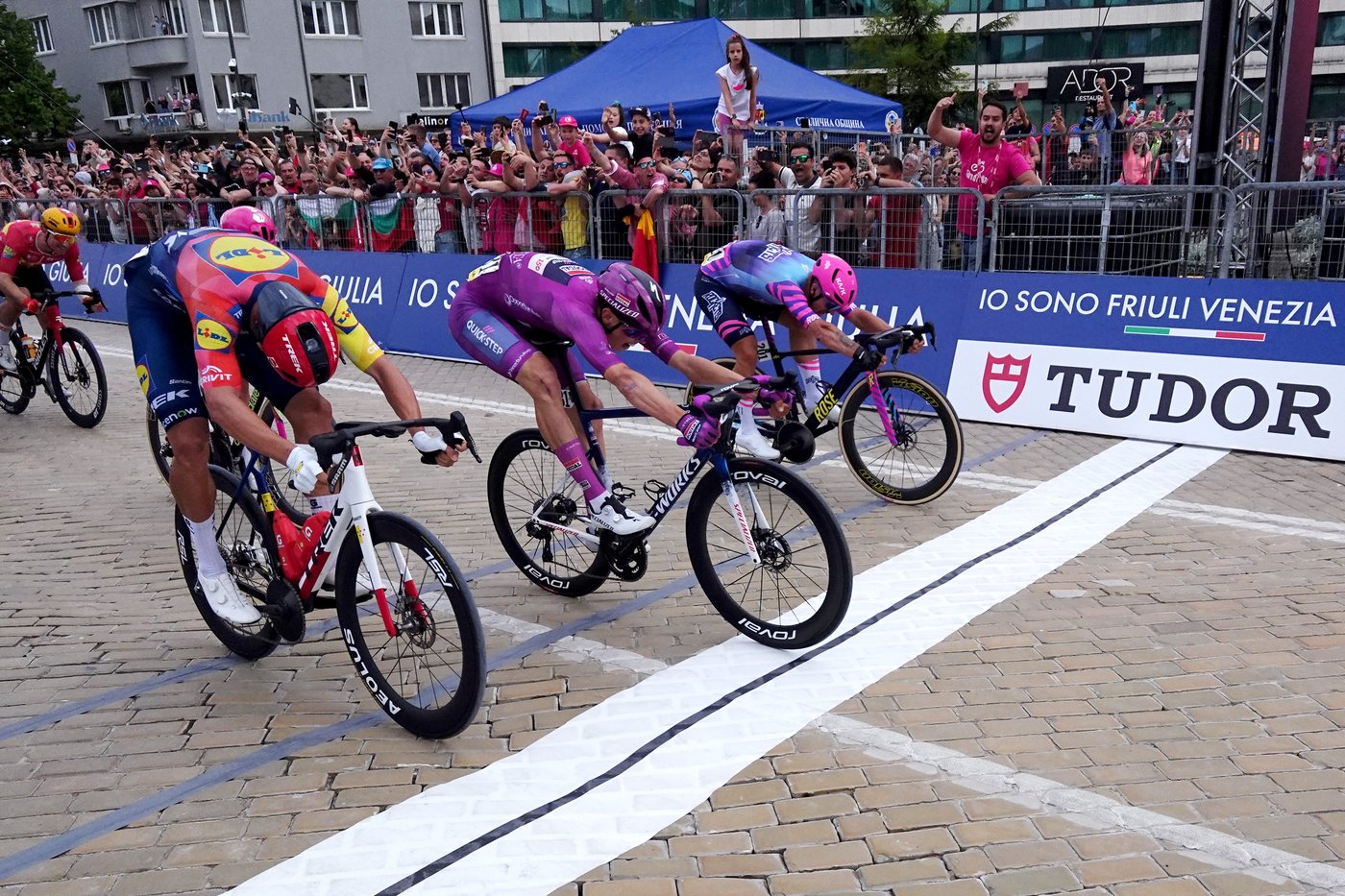 Magnier wins another nail-biting sprint at the Giro d’Italia as Silva stays in pink | iNFOnews.ca
