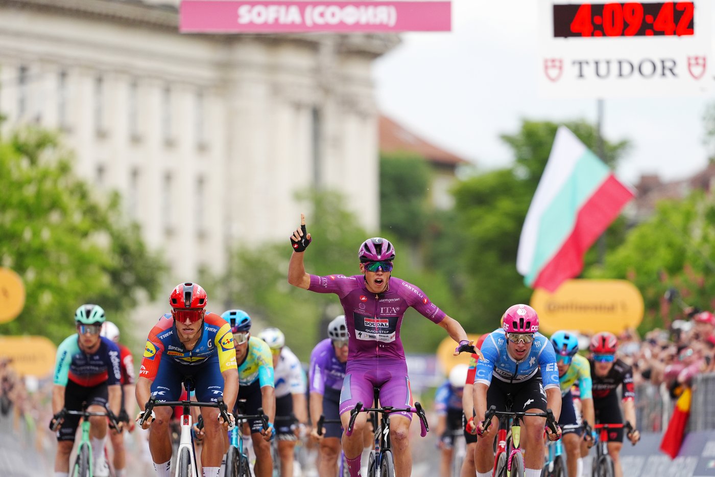Magnier wins another nail-biting sprint at the Giro d’Italia as Silva stays in pink | iNFOnews.ca