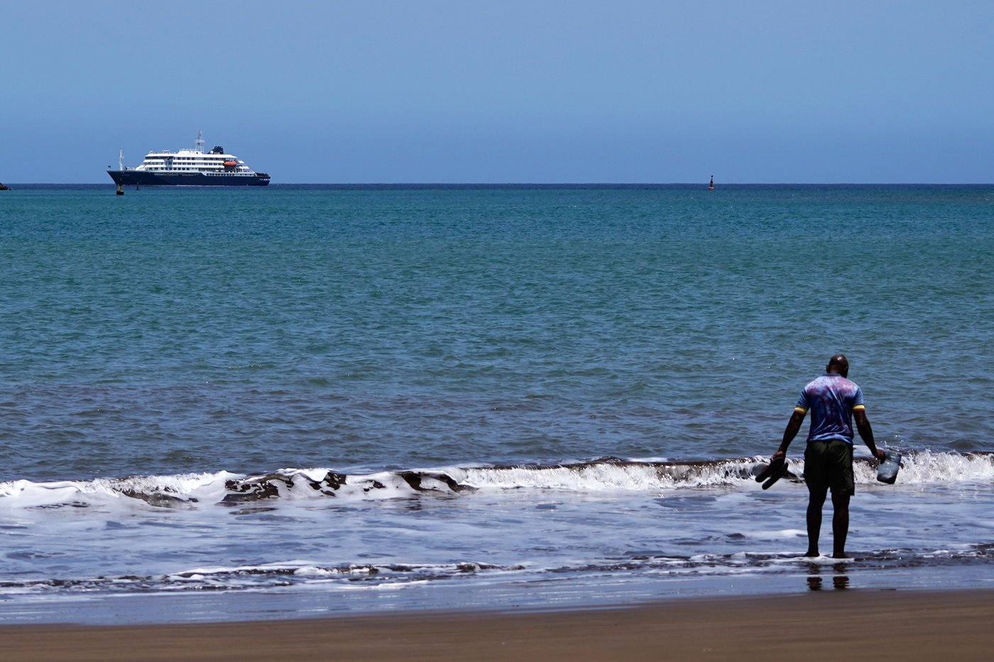 A cruise ship is waiting for help after 3 people died in a suspected hantavirus outbreak | iNFOnews.ca