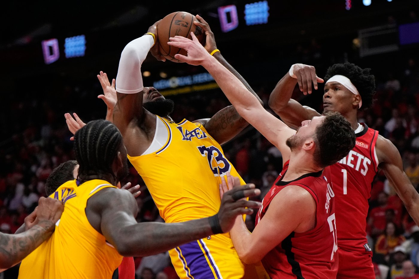 Lakers’ ruthless 27-3 surge buries Rockets 98-78 in Game 6, sets up Thunder series | iNFOnews.ca