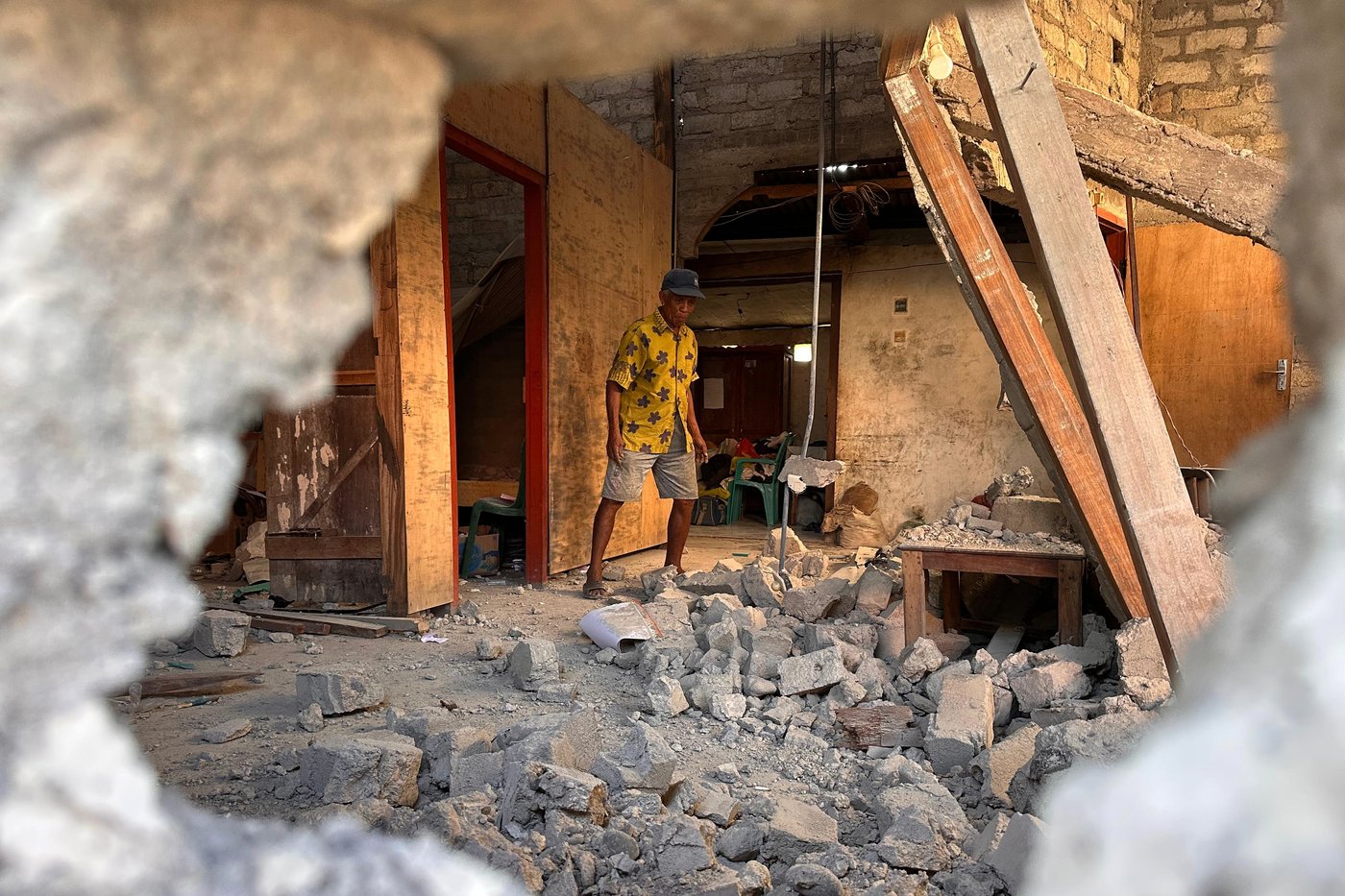 Businesses reopen after eastern Indonesia earthquake displaced thousands | iNFOnews.ca Businesses reopen after eastern Indonesia earthquake displaced thousands | iNFOnews.ca