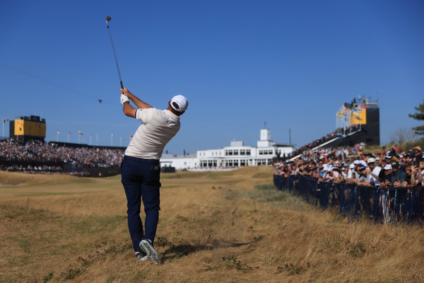 Scottie Scheffler gets bad bounces and a big break. It adds to a close call at British Open | iNFOnews.ca Scottie Scheffler gets bad bounces and a big break. It adds to a close call at British Open | iNFOnews.ca