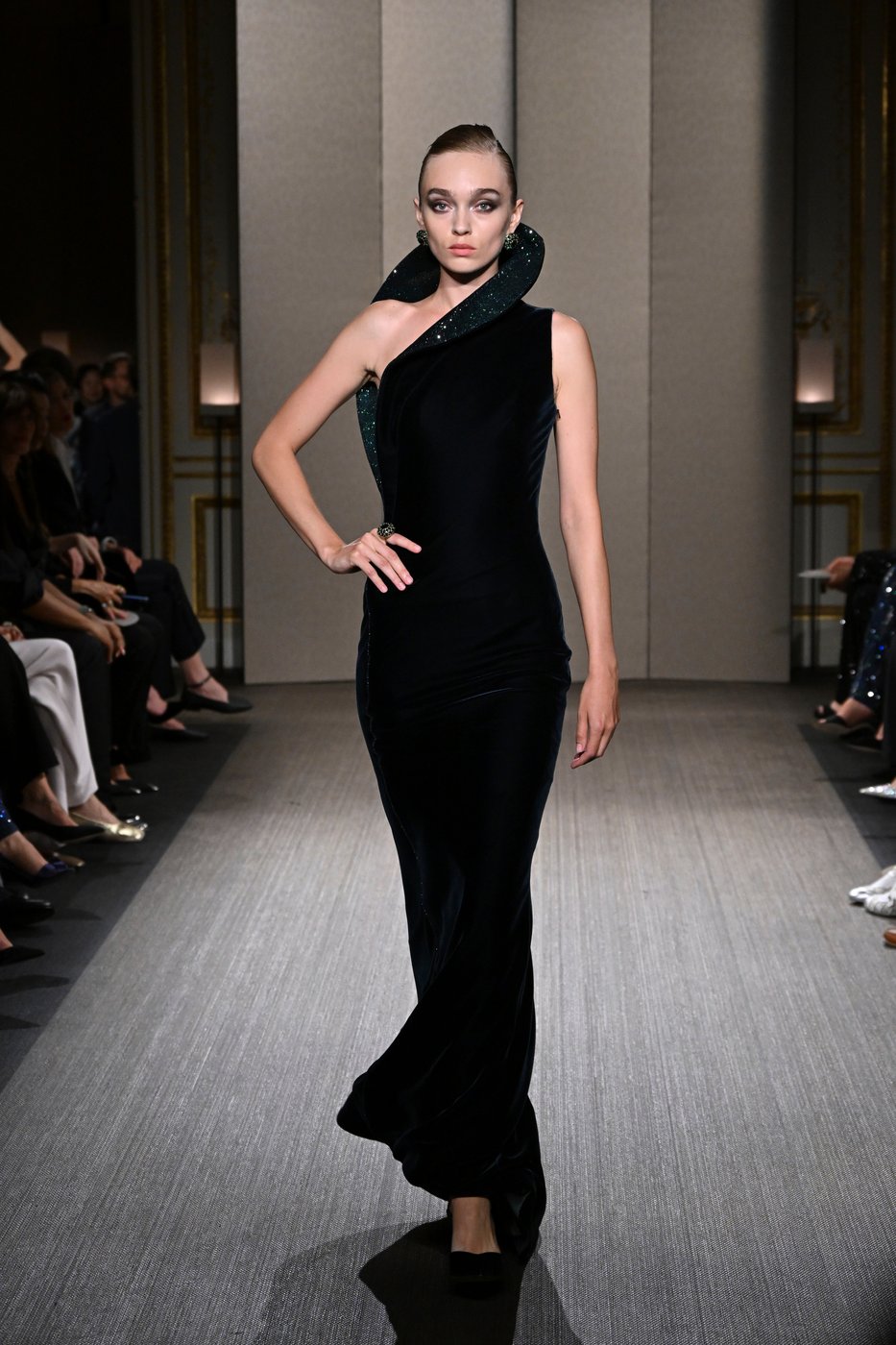 Bare skin, fantasy and the machine: 3 takeaways from Paris' starry couture week | iNFOnews.ca