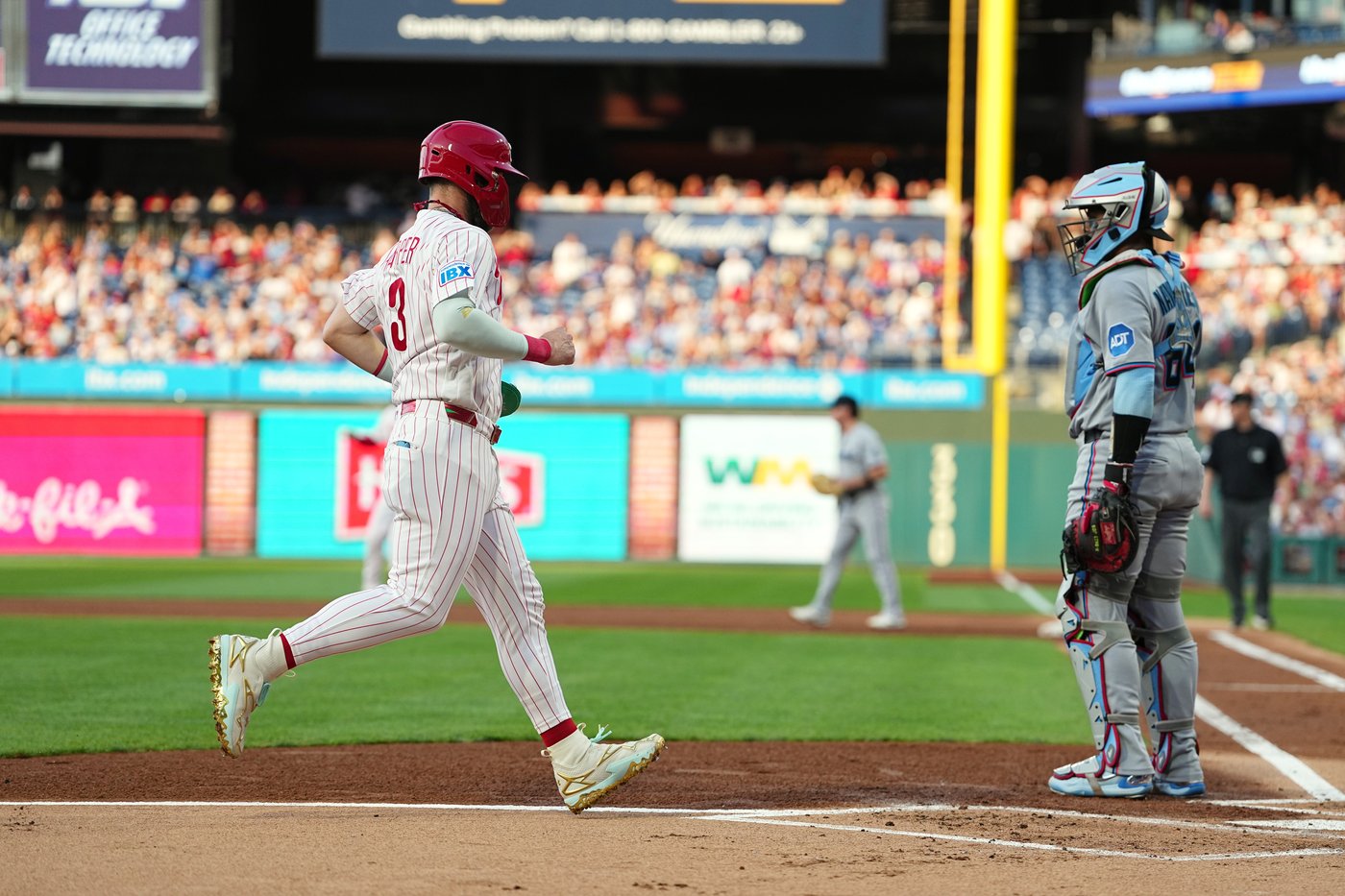 Bryson Stott's go-ahead 2-run single helps Phillies rally for 5th straight win, 6-4 over Marlins | iNFOnews.ca Bryson Stott's go-ahead 2-run single helps Phillies rally for 5th straight win, 6-4 over Marlins | iNFOnews.ca