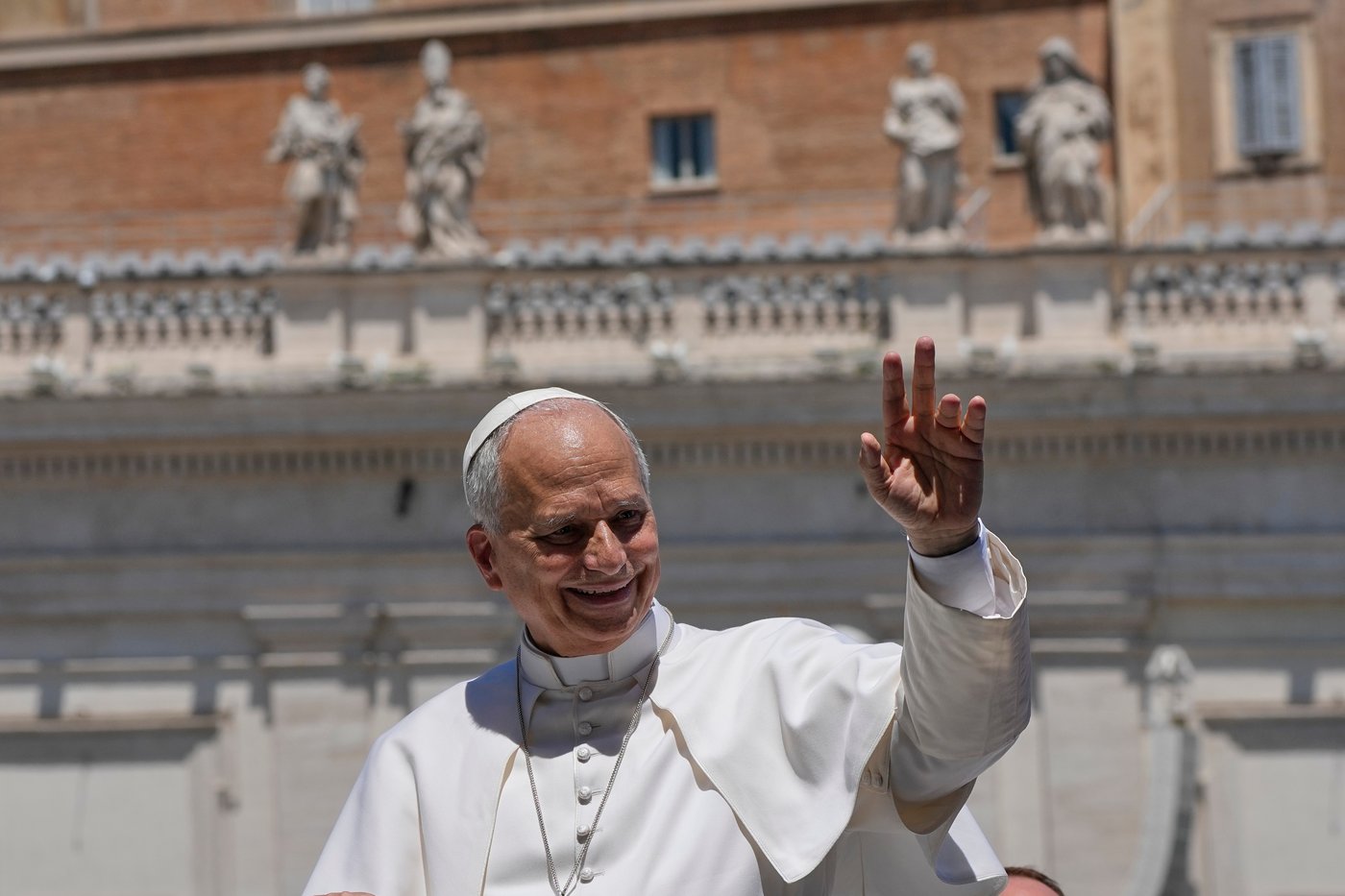 A White Sox pope and a Cubs mayor find common ground in a private Vatican meeting | iNFOnews.ca