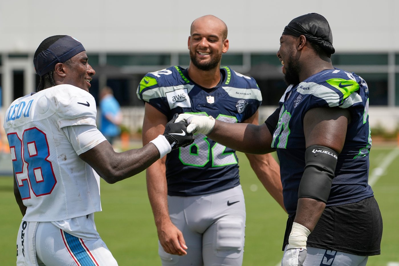 Mike Macdonald: Titans QB Cam Ward 'in command' during Seahawks-Titans joint practice | iNFOnews.ca