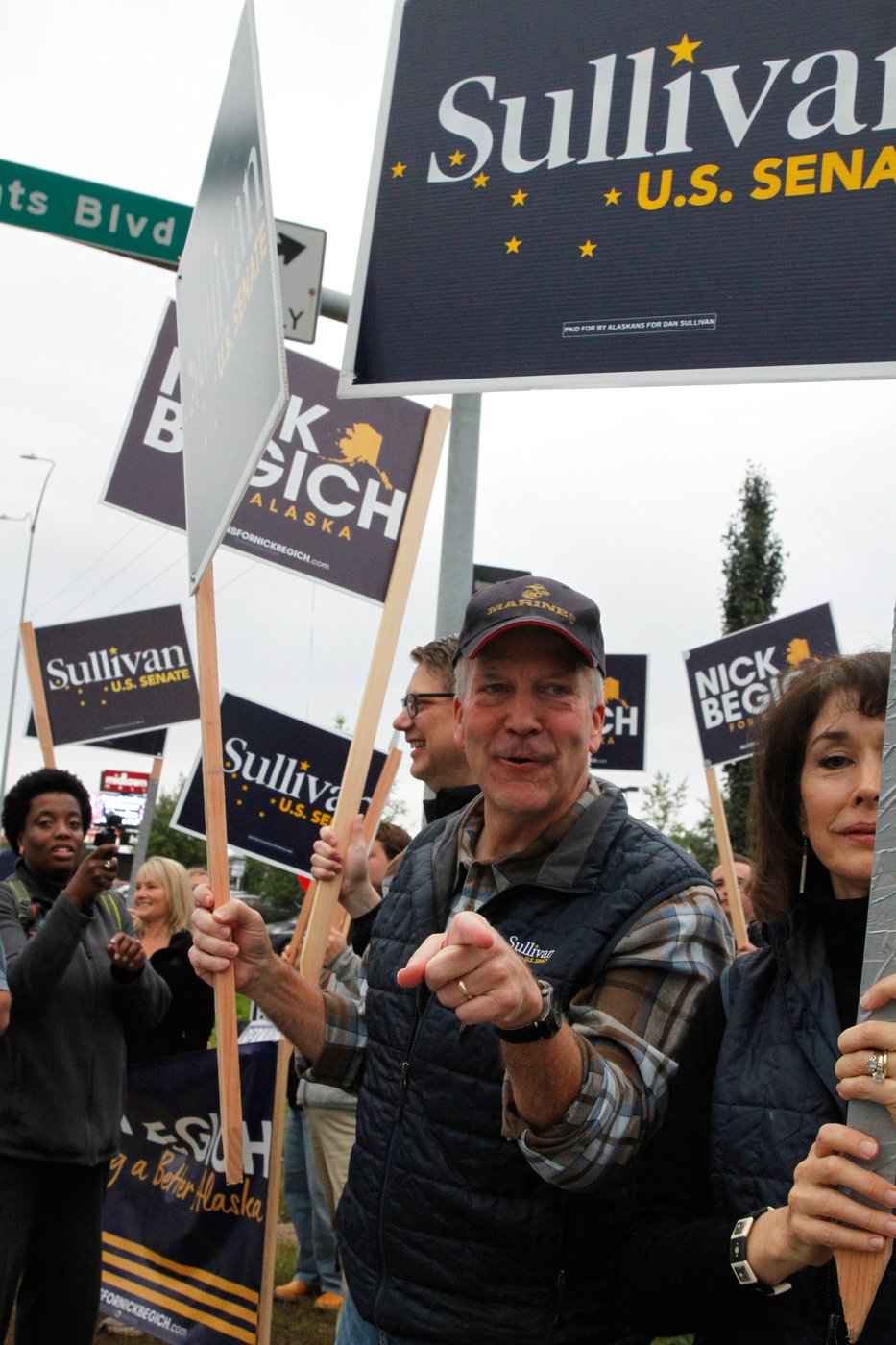 Sen. Sullivan, former US Rep. Peltola begin Alaska US Senate campaign after advancing from primary | iNFOnews.ca