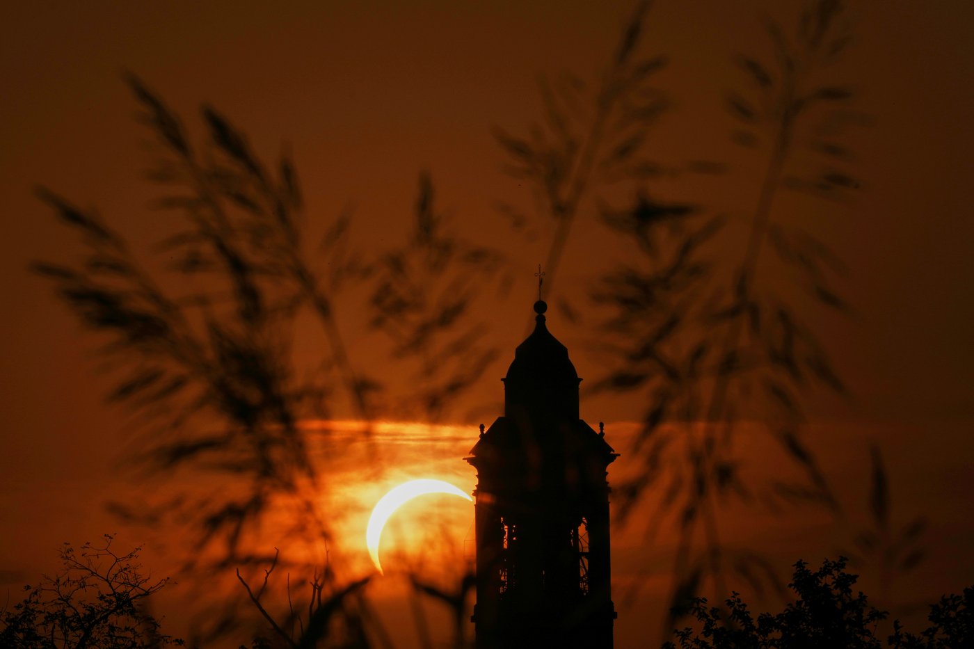 Rare solar eclipse is a dramatic celestial spectacle for millions across Europe, in photos | iNFOnews.ca