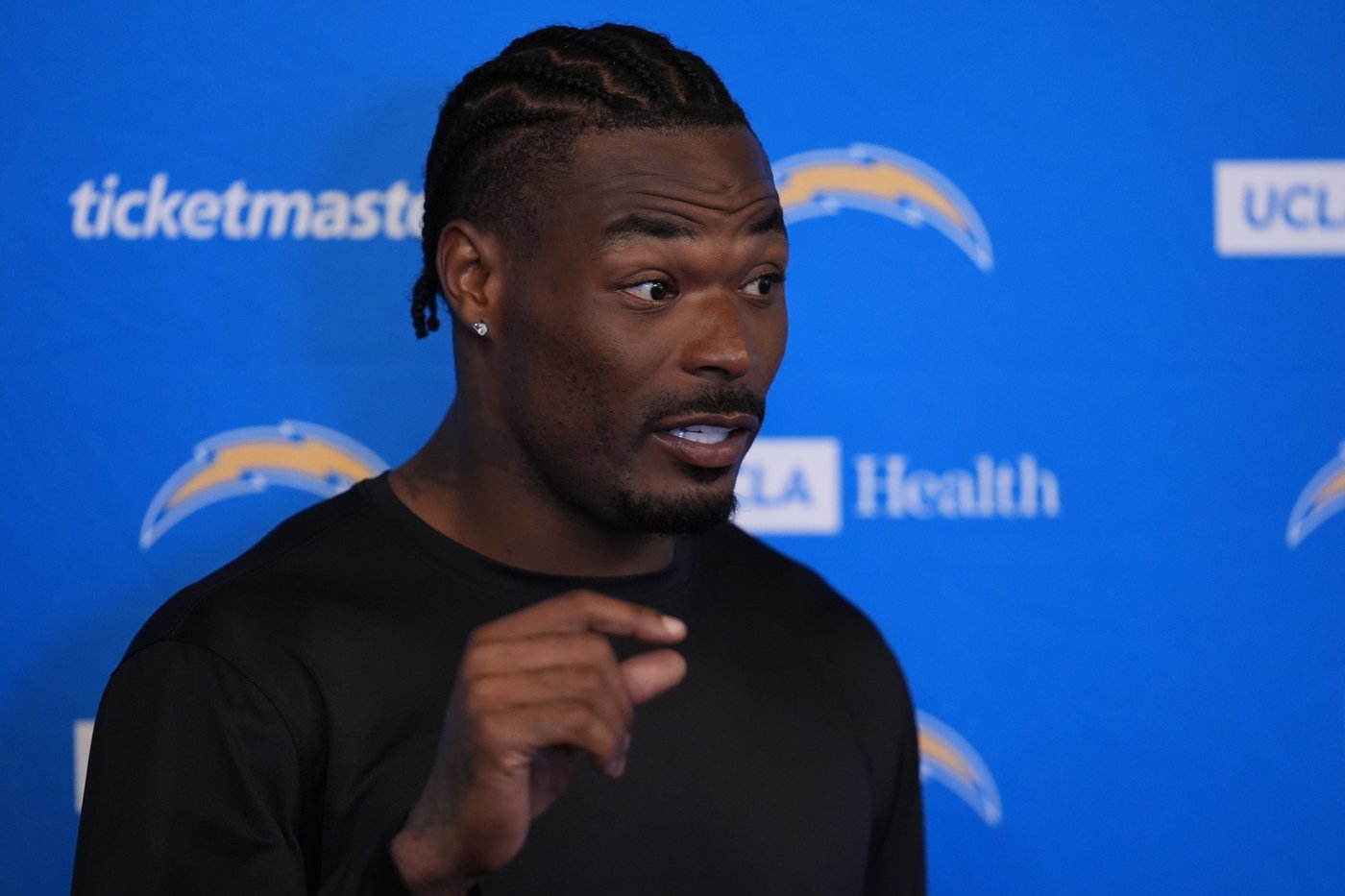 Harbaugh's Chargers honor late Billy Ray Smith before practicing in San Diego | iNFOnews.ca Harbaugh's Chargers honor late Billy Ray Smith before practicing in San Diego | iNFOnews.ca