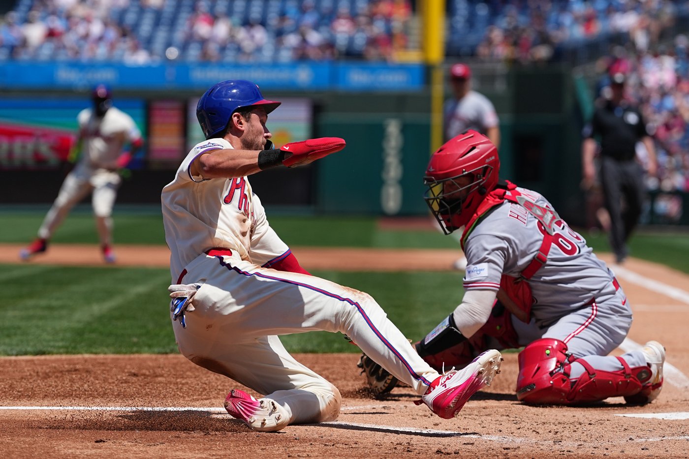 Nathaniel Lowe has 2 doubles, drives in 3 as Reds beat Phils 9-4 for Mattingly's first series loss | iNFOnews.ca