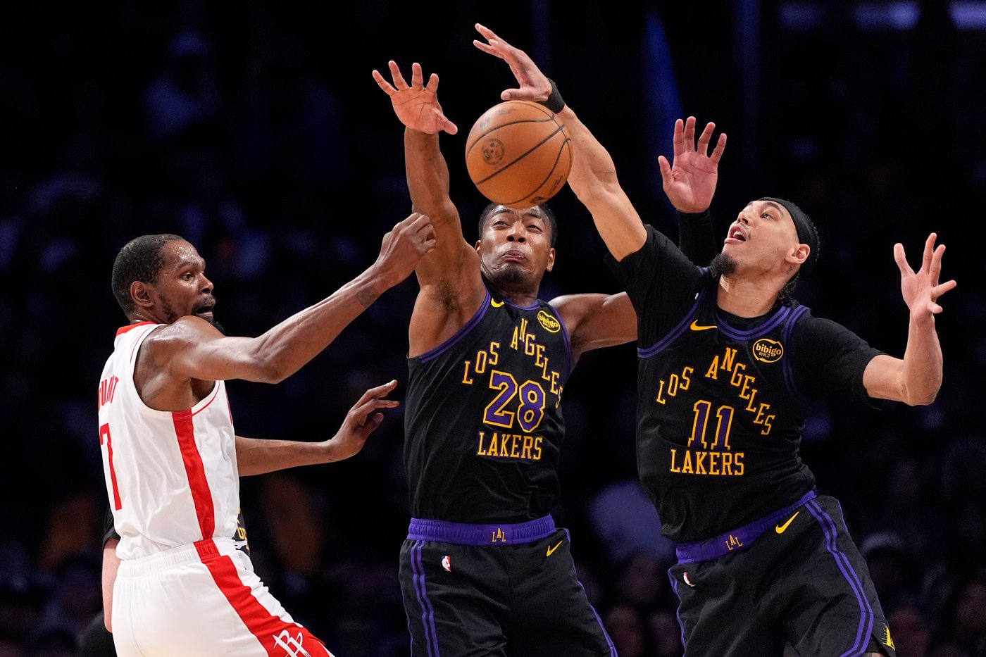 Kevin Durant sits again as Rockets face elimination entering Game 4 against Lakers | iNFOnews.ca