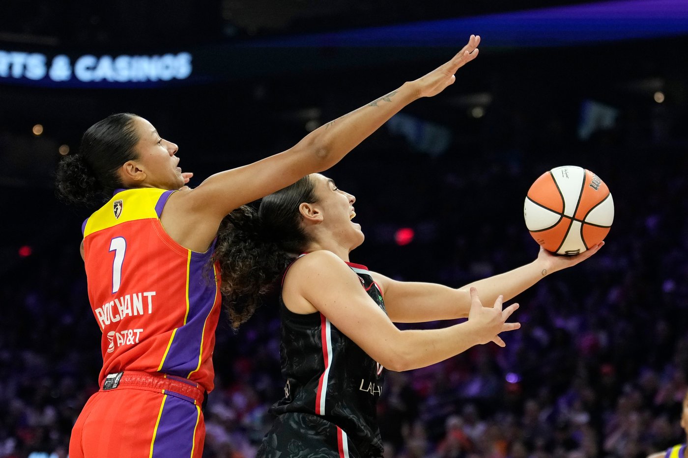 Carla Leite helps Fire top Phoenix 88-85, spoiling celebration of former Mercury star Diana Taurasi | iNFOnews.ca Carla Leite helps Fire top Phoenix 88-85, spoiling celebration of former Mercury star Diana Taurasi | iNFOnews.ca