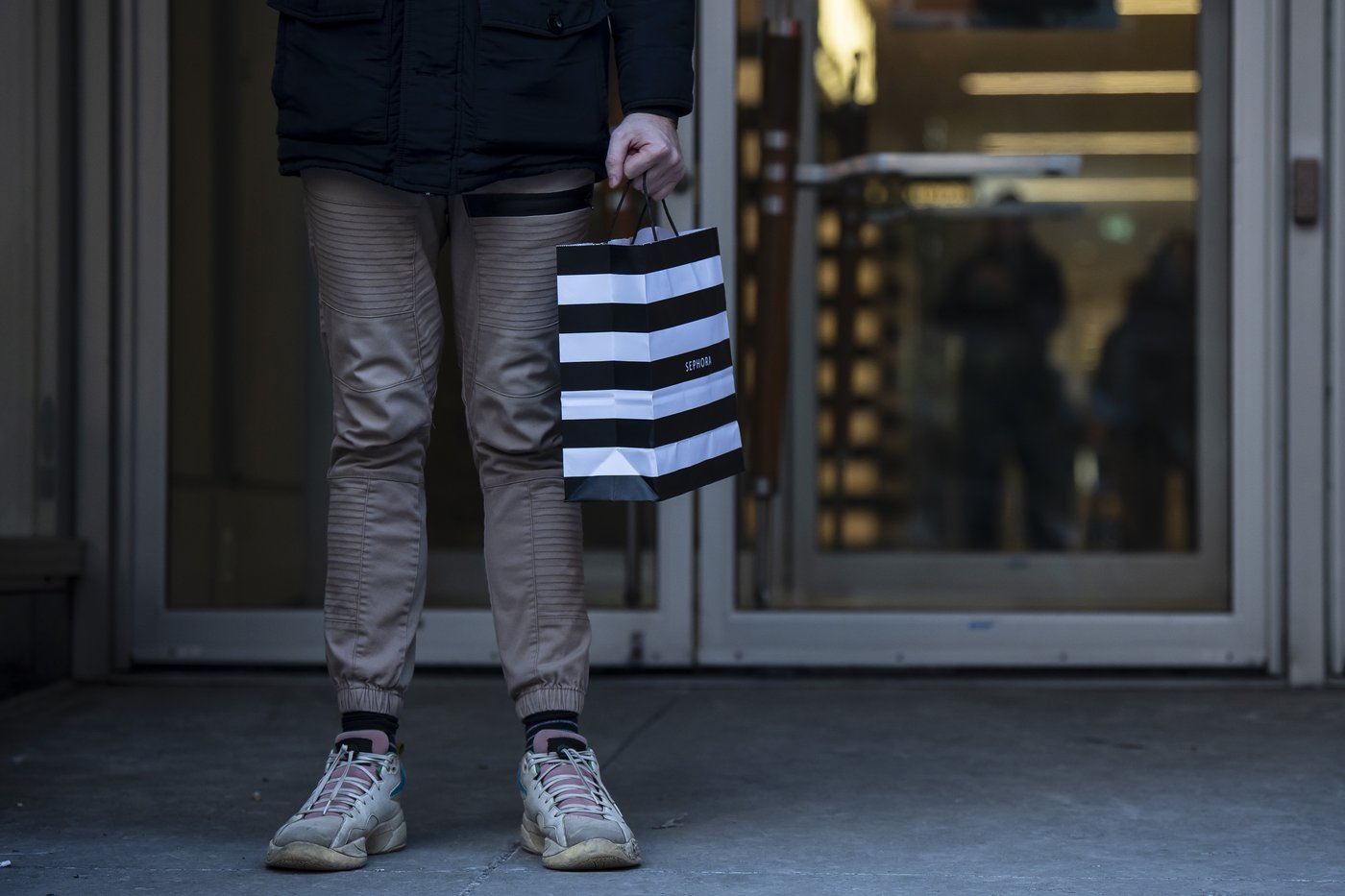 Quebec will soon allow retail stores to close late on weekends, but some not enthused | iNFOnews.ca Quebec will soon allow retail stores to close late on weekends, but some not enthused | iNFOnews.ca