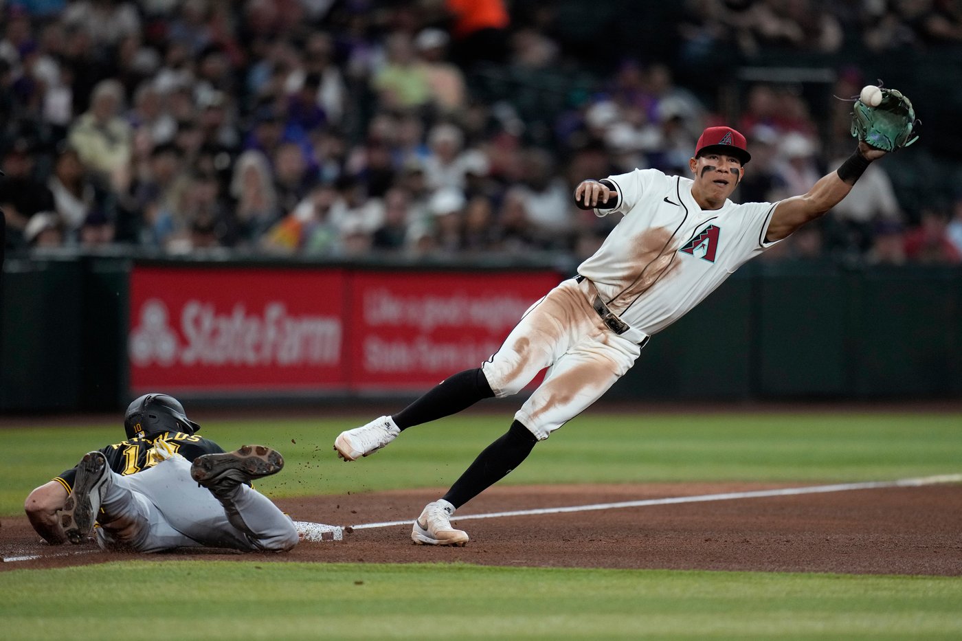 Lowe goes deep again, Keller solid as Pirates take series with 4-2 victory over Diamondbacks | iNFOnews.ca