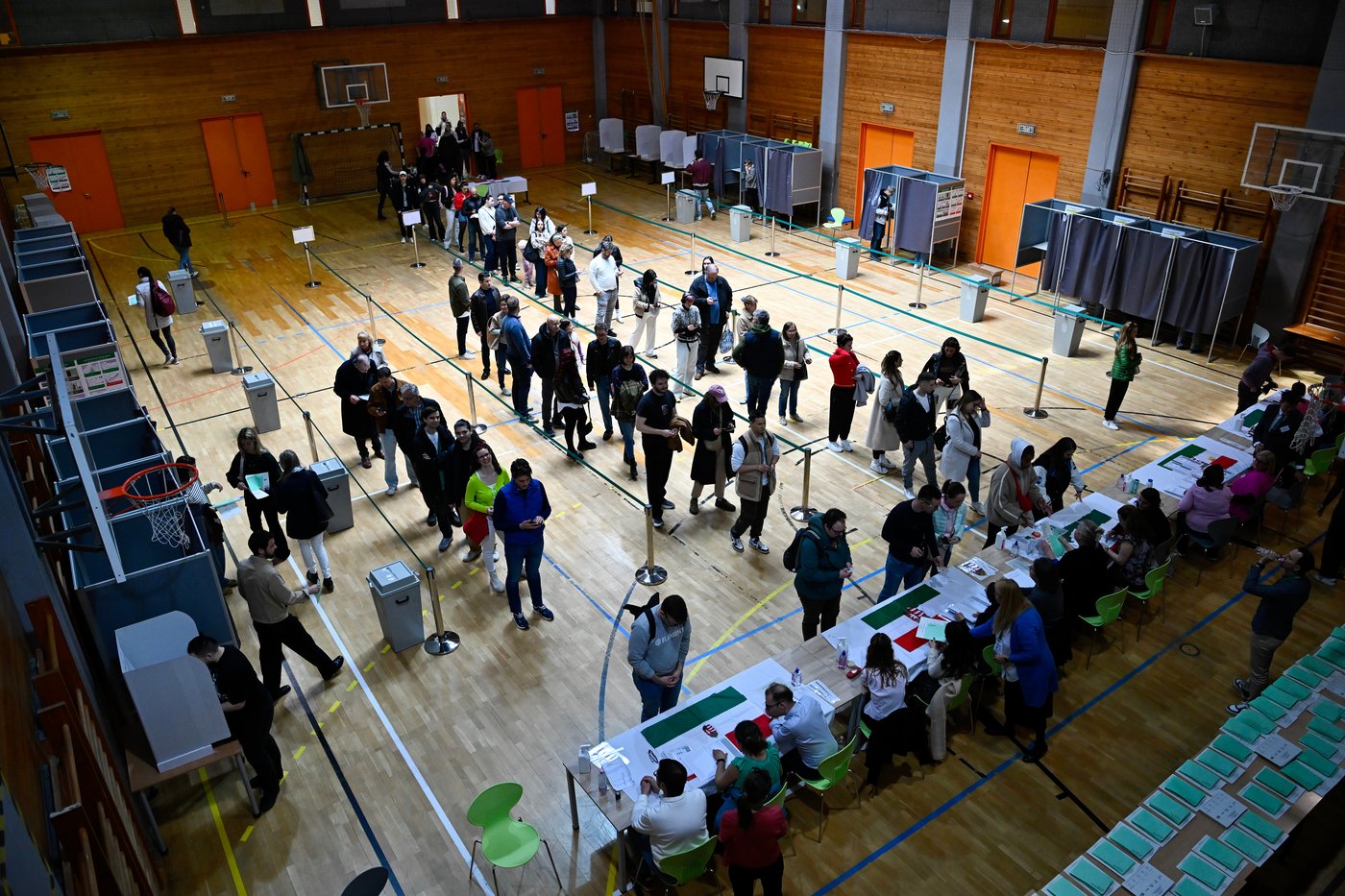 Photos from Hungary's election, as voters end Viktor Orbán's 16-year rule | iNFOnews.ca