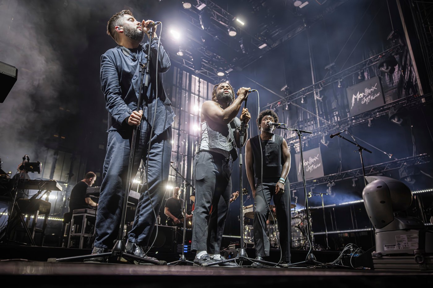 Singapore bans 2 Massive Attack members after pro-Palestinian display at concert | iNFOnews.ca