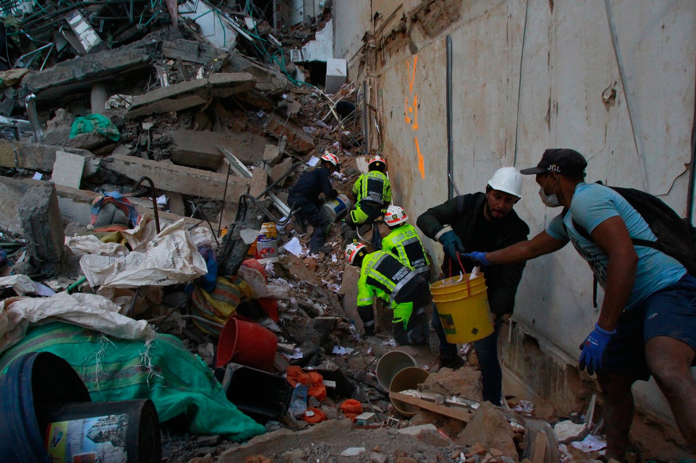 Colombia searches for over 3,000 missing after a powerful earthquake kills more than 100 | iNFOnews.ca