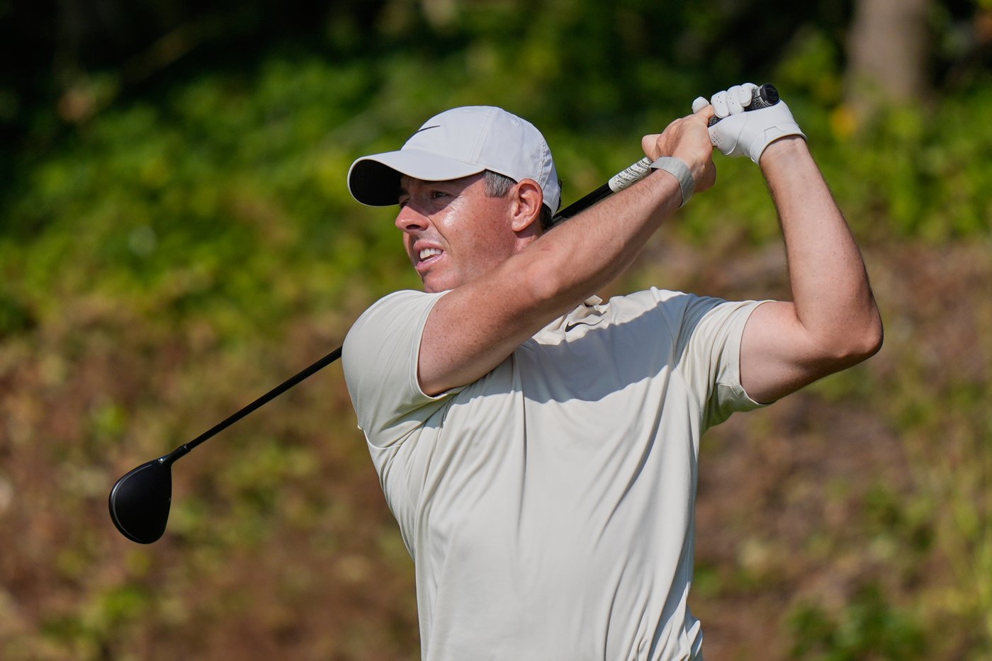 Rory McIlroy toils at British Open as putting woes leave him 7 shots off the first-round lead | iNFOnews.ca