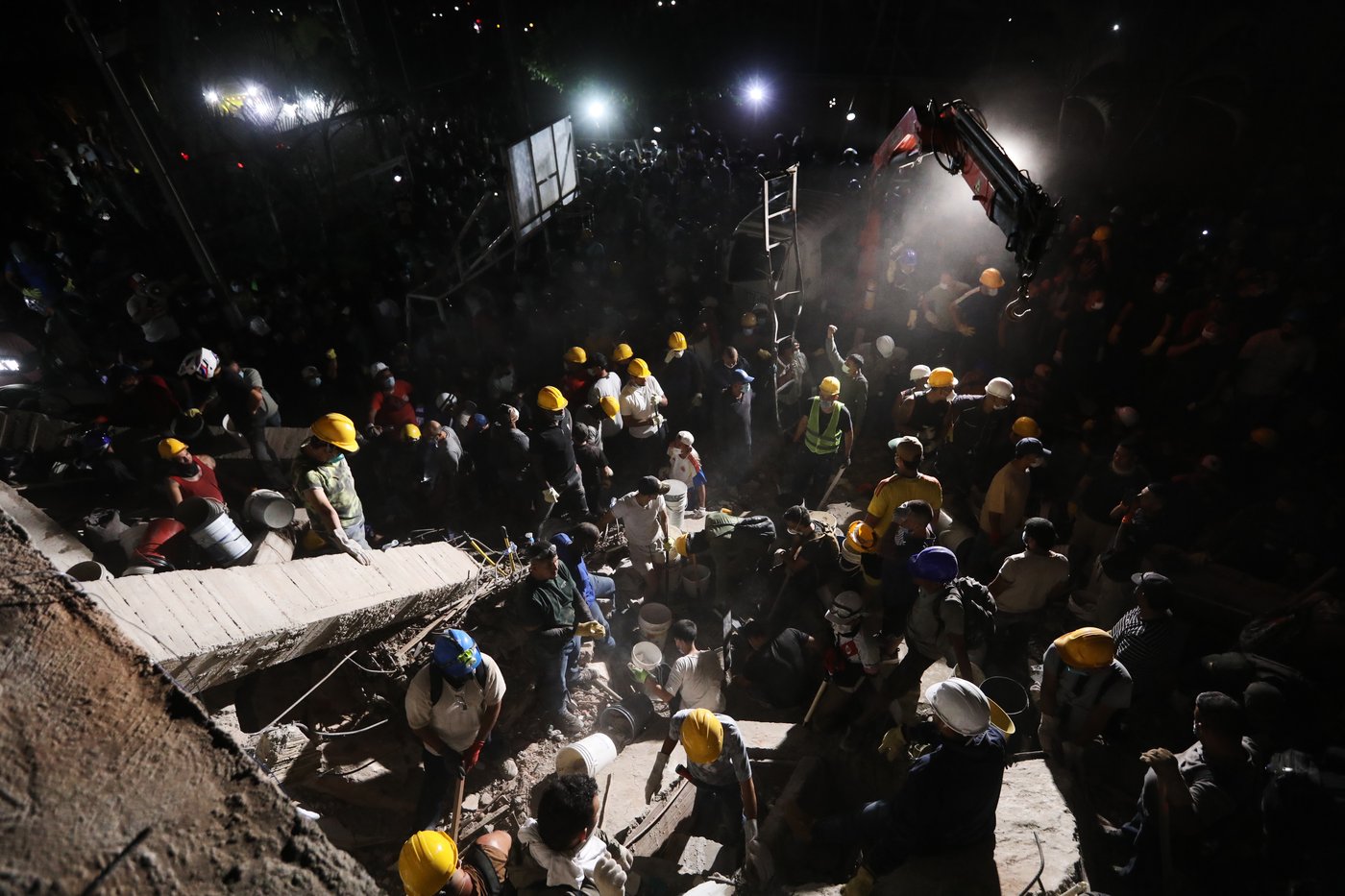 Colombia searches for its missing after a powerful earthquake kills more than 100 | iNFOnews.ca