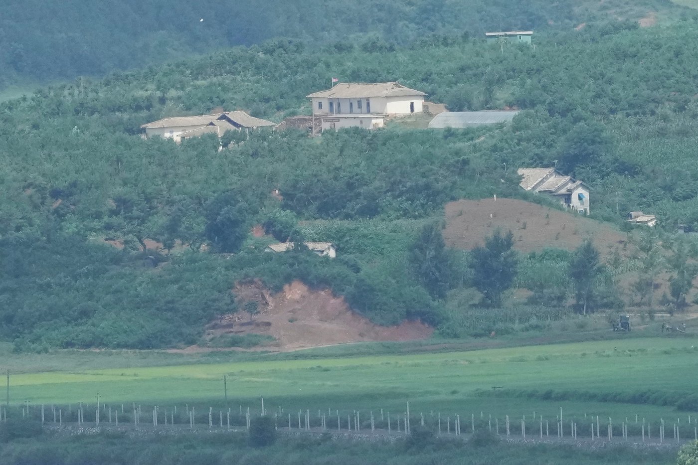 Photos show North and South Korea still divided 73 years after the armistice | iNFOnews.ca
