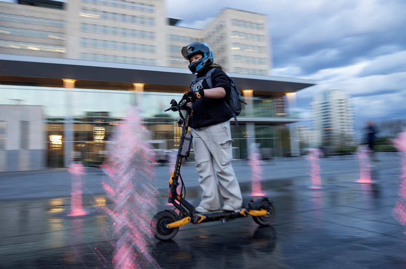 Personal electric vehicles gaining popularity in Canadian cities after dark | iNFOnews.ca