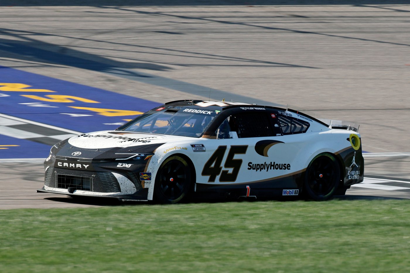 Tyler Reddick's last-lap move, his fifth win, and a pace not seen since Dale Earnhardt in 1987 | iNFOnews.ca