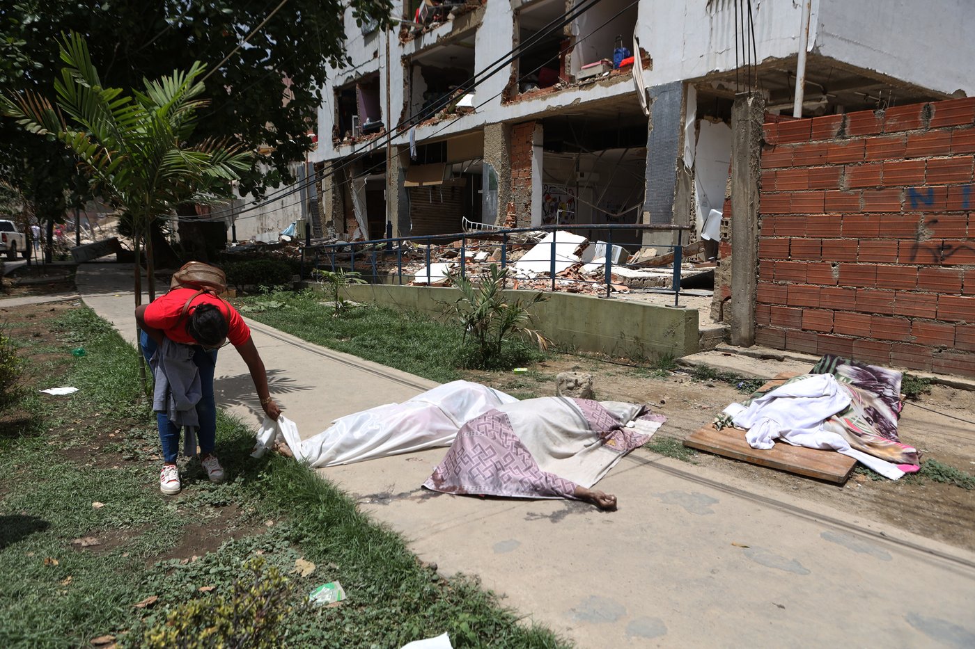 Venezuelans hope online posts will bring news of missing after devastating earthquakes | iNFOnews.ca