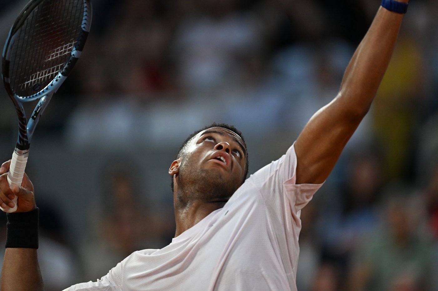 Novak Djokovic overcomes a slow start and hostile crowd in 1st-round win at French Open | iNFOnews.ca Novak Djokovic overcomes a slow start and hostile crowd in 1st-round win at French Open | iNFOnews.ca