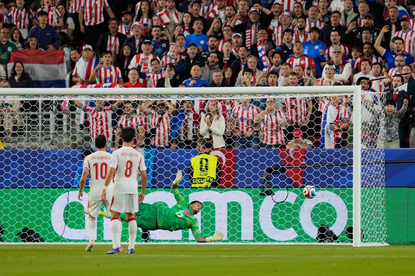 Paraguay beats Turkey 1-0 at the World Cup despite being down a man to clinch Group D for US | iNFOnews.ca