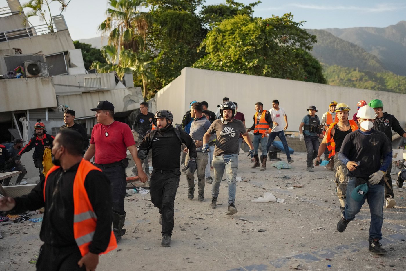 Venezuelans search more earthquake ruins as attention turns to humanitarian crisis | iNFOnews.ca Venezuelans search more earthquake ruins as attention turns to humanitarian crisis | iNFOnews.ca