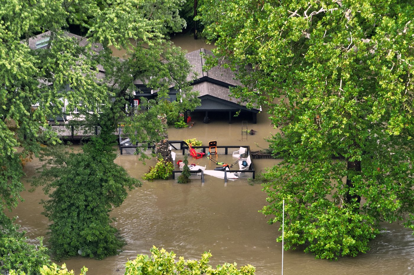 At least 6 people have died from days of storms and record-setting flooding in Indiana | iNFOnews.ca At least 6 people have died from days of storms and record-setting flooding in Indiana | iNFOnews.ca