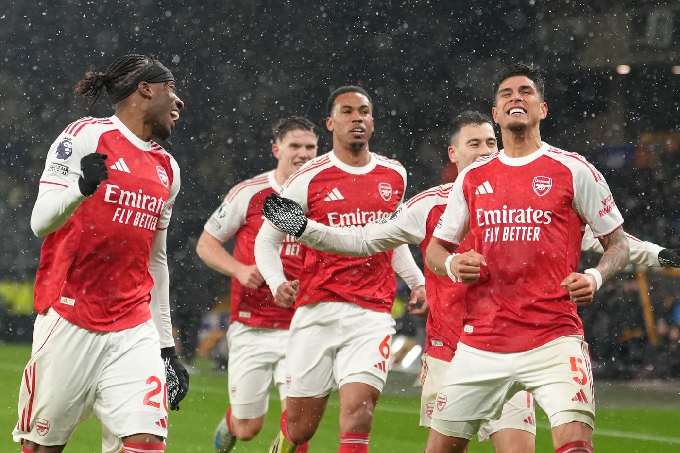 Arsenal blows two-goal lead at Wolves to boost Man City's Premier League title chances | iNFOnews.ca