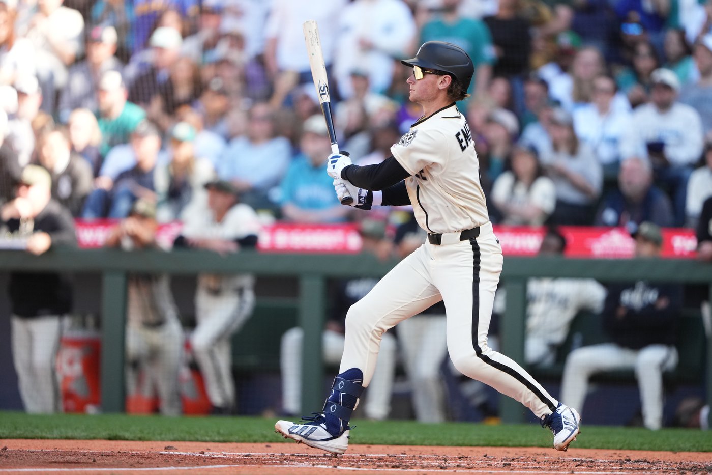 Gavin Sheets and Lucas Giolito lead the Padres past the Mariners 8-3 for season sweep | iNFOnews.ca