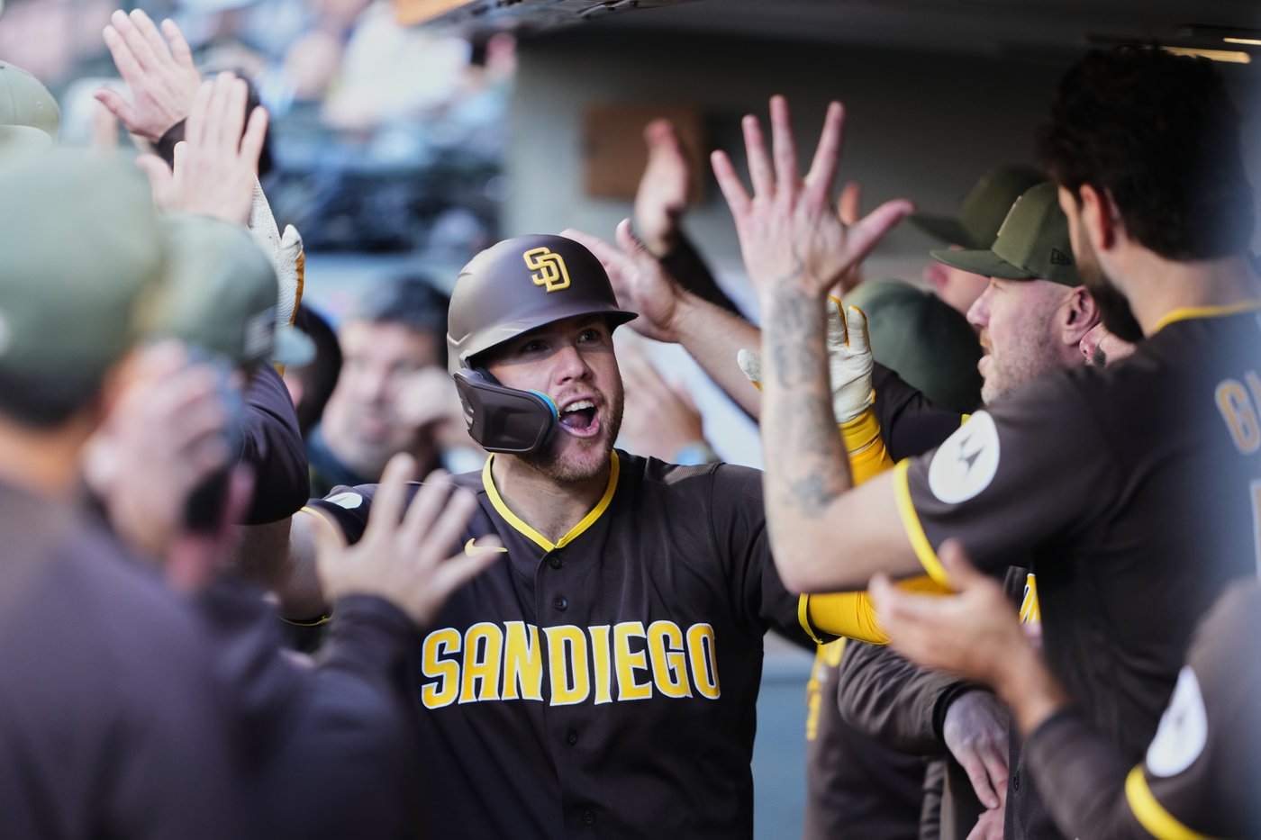 Gavin Sheets and Lucas Giolito lead the Padres past the Mariners 8-3 for season sweep | iNFOnews.ca