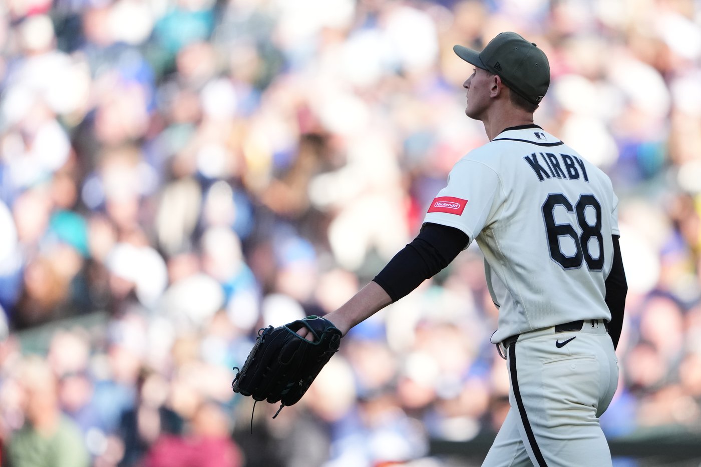 Gavin Sheets and Lucas Giolito lead the Padres past the Mariners 8-3 for season sweep | iNFOnews.ca