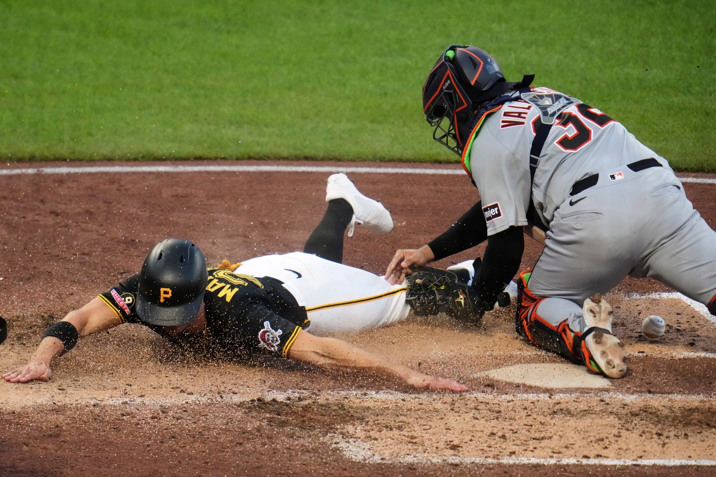 Braxton Ashcraft works 8 efficient innings, Oneil Cruz homers as Pirates top Tigers 4-1 | iNFOnews.ca