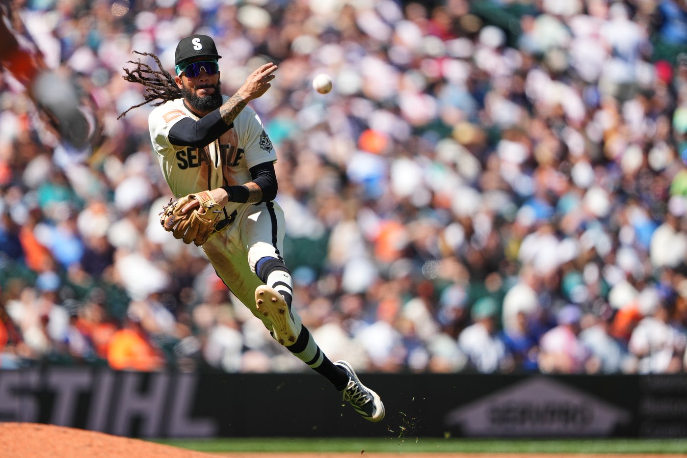Mariners place third baseman J.P. Crawford on 10-day injured list with left wrist inflammation | iNFOnews.ca