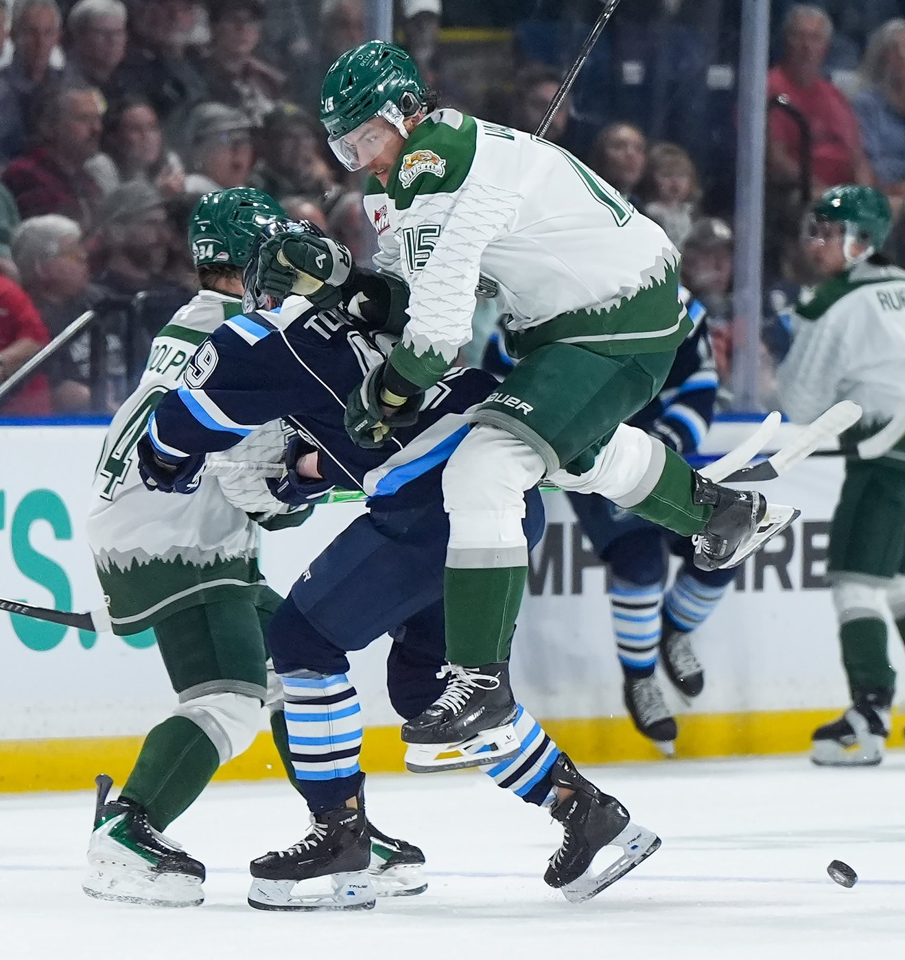 Silvertips rally to tip Sagueneens 5-3 in Memorial Cup opener for both teams | iNFOnews.ca