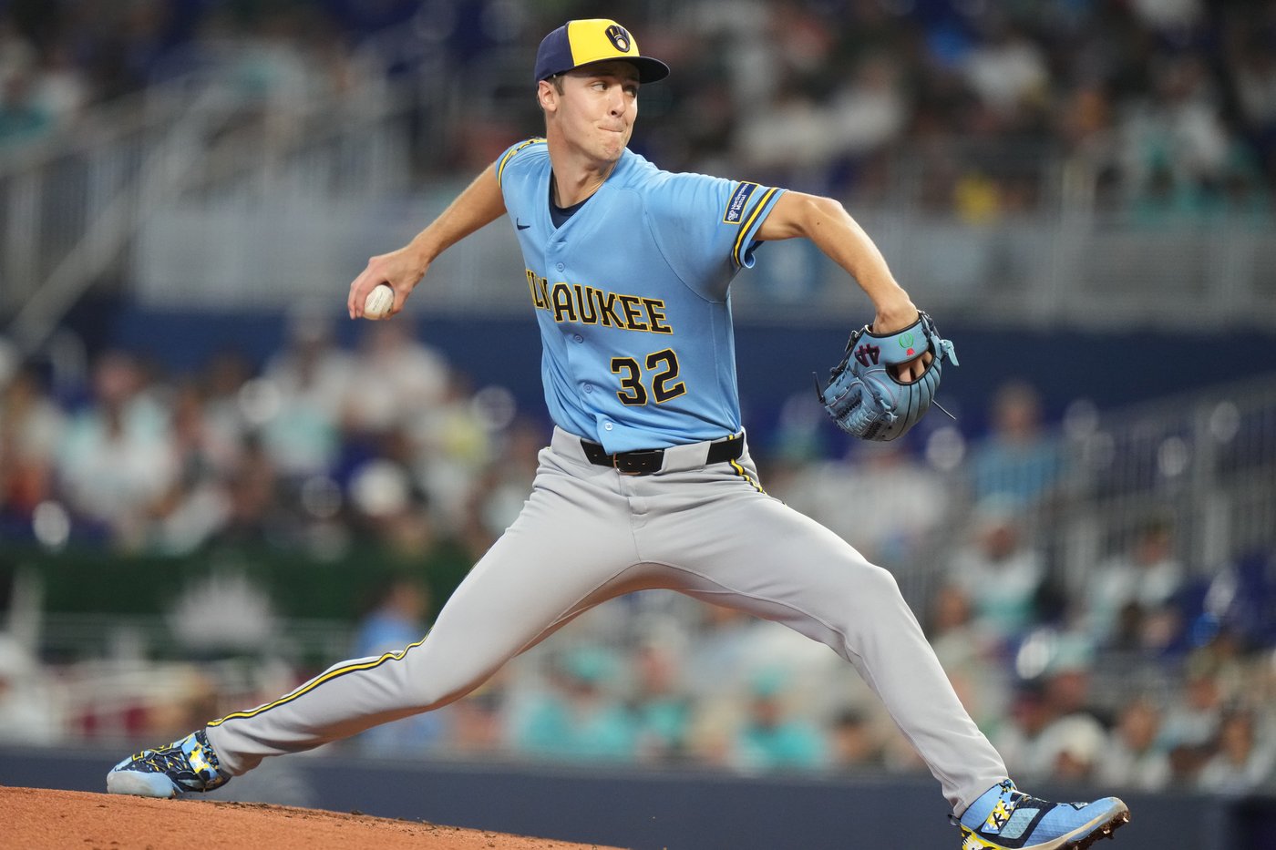 Pérez outpitches Misiorowski as Marlins top Brewers 5-3 to stop 4-game slide | iNFOnews.ca