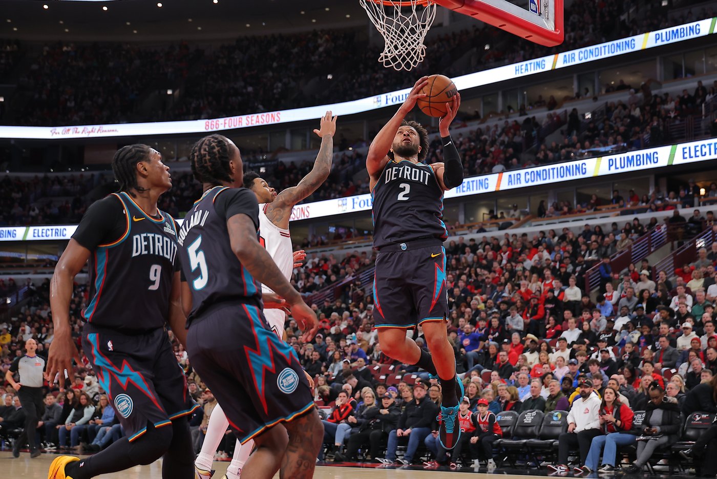 Duren with 26 points, 13 rebounds in return, Pistons top Bulls 126-110 for 5th straight win | iNFOnews.ca