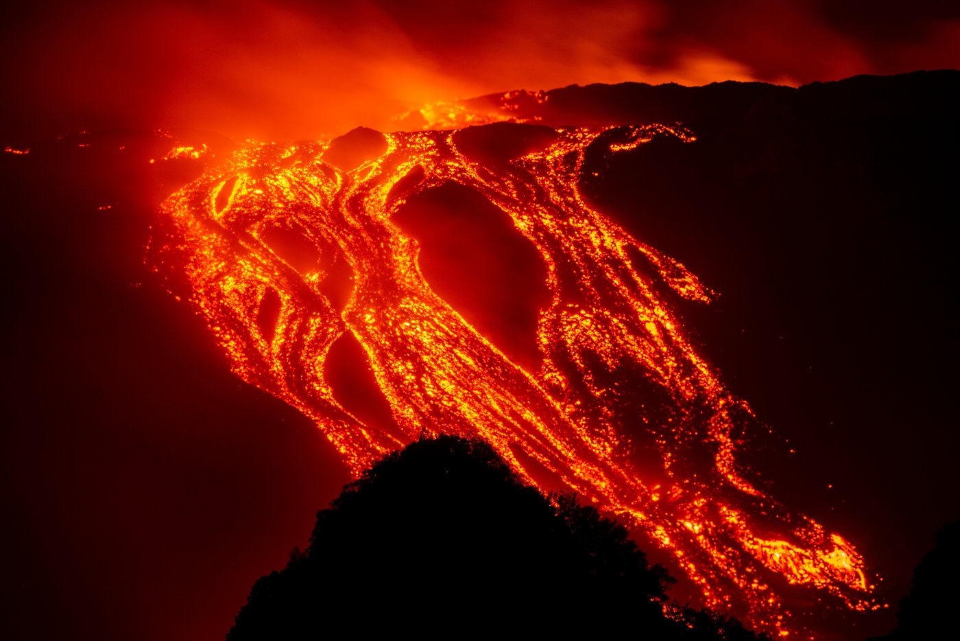 Persistent Etna ash shuts Sicily's busiest airport during peak holiday week | iNFOnews.ca Persistent Etna ash shuts Sicily's busiest airport during peak holiday week | iNFOnews.ca