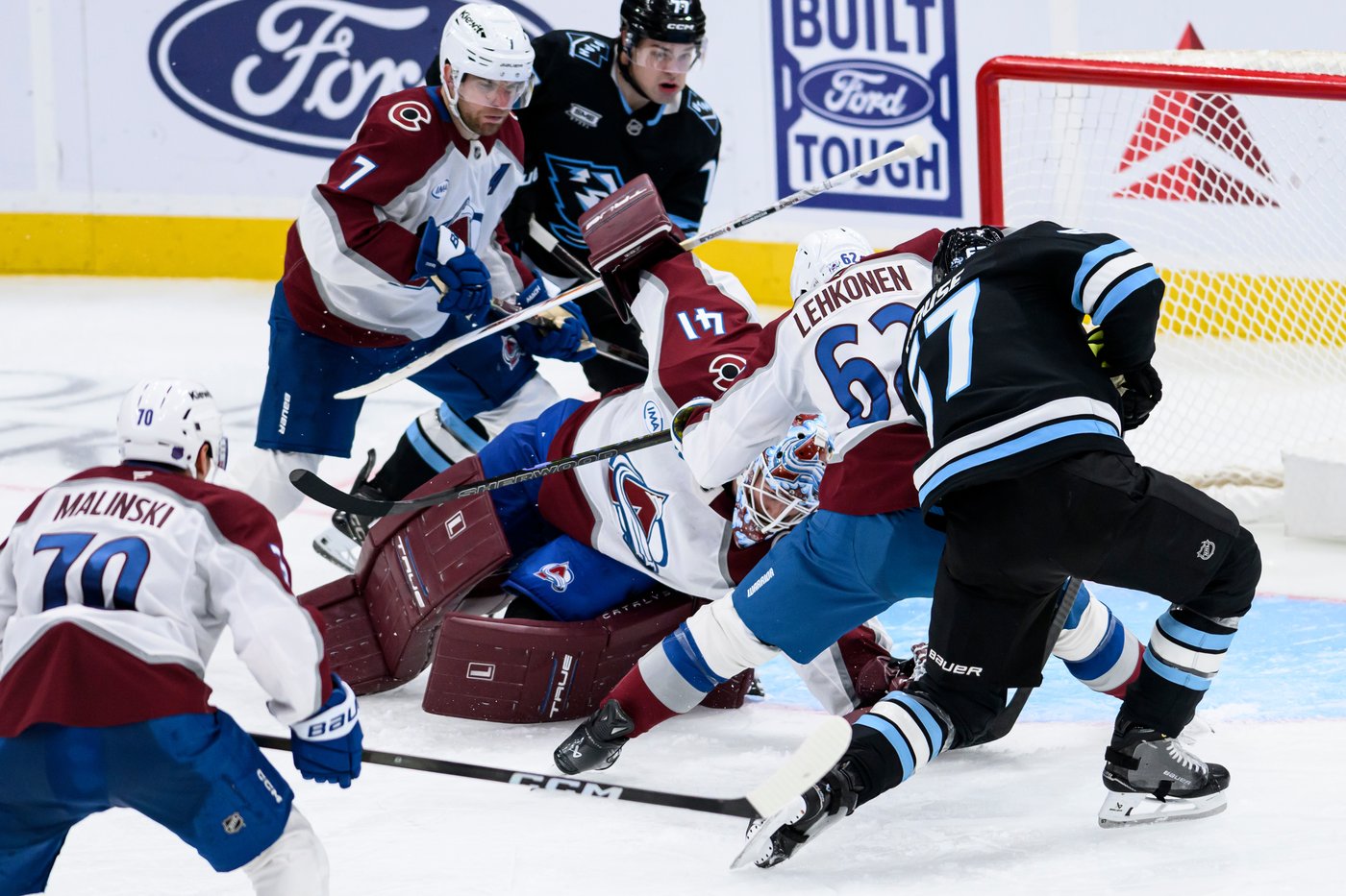 NHL-leading Avalanche beat Mammoth 4-2 in return from Olympic break | iNFOnews.ca