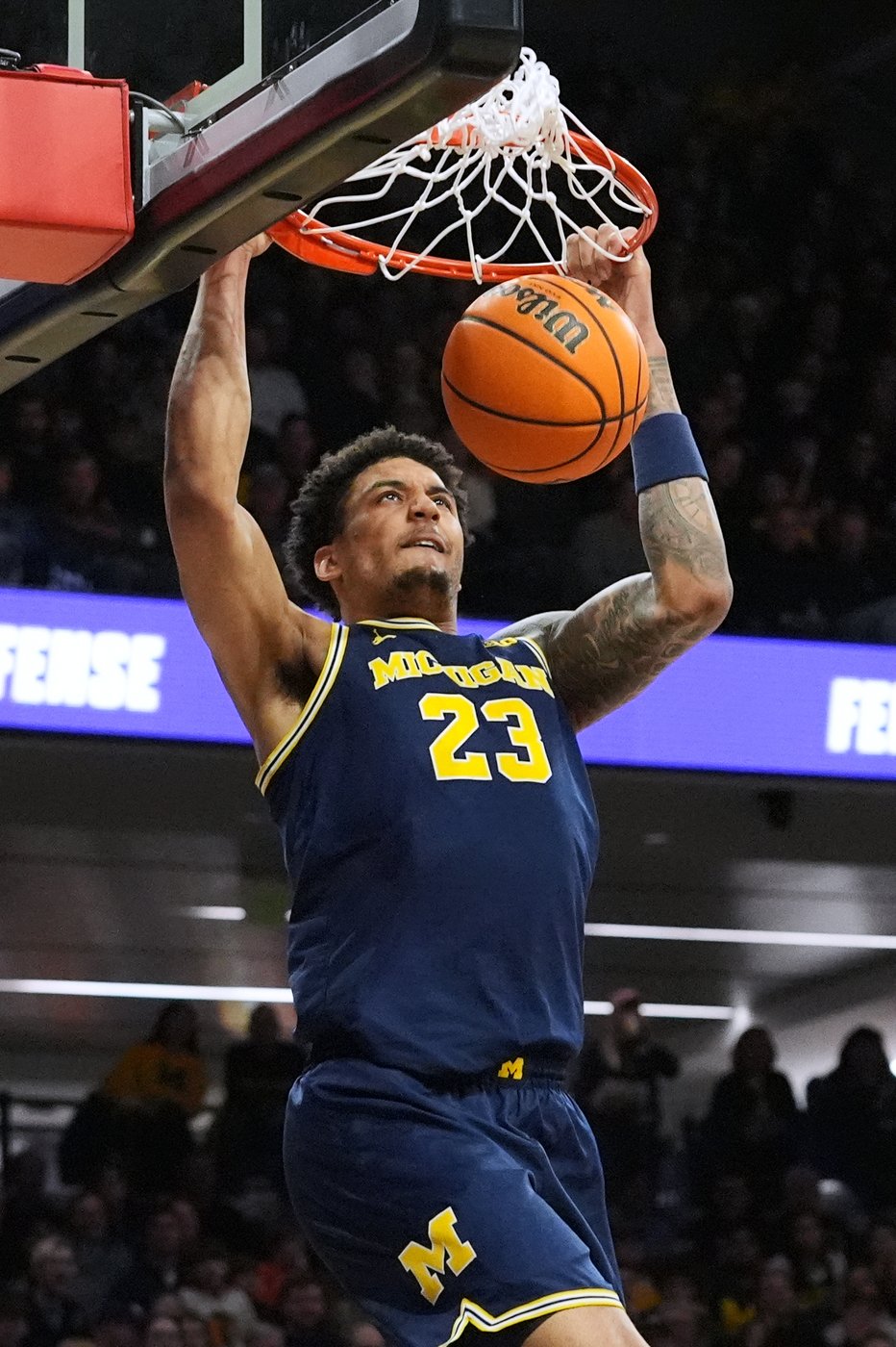 Cason leads second-half rally as No. 2 Michigan knocks off Northwestern, 87-75 | iNFOnews.ca