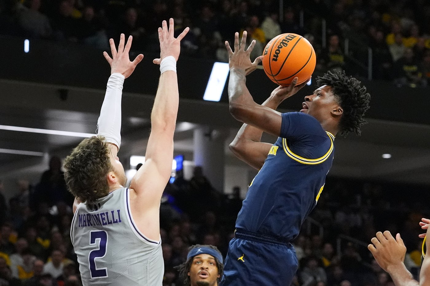 Cason leads second-half rally as No. 2 Michigan knocks off Northwestern, 87-75 | iNFOnews.ca