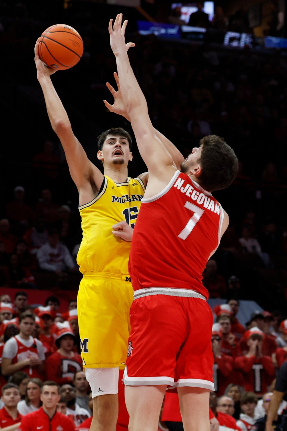 Aday Mara scores 24 points and No. 2 Michigan routs rival Ohio State 82-61 | iNFOnews.ca
