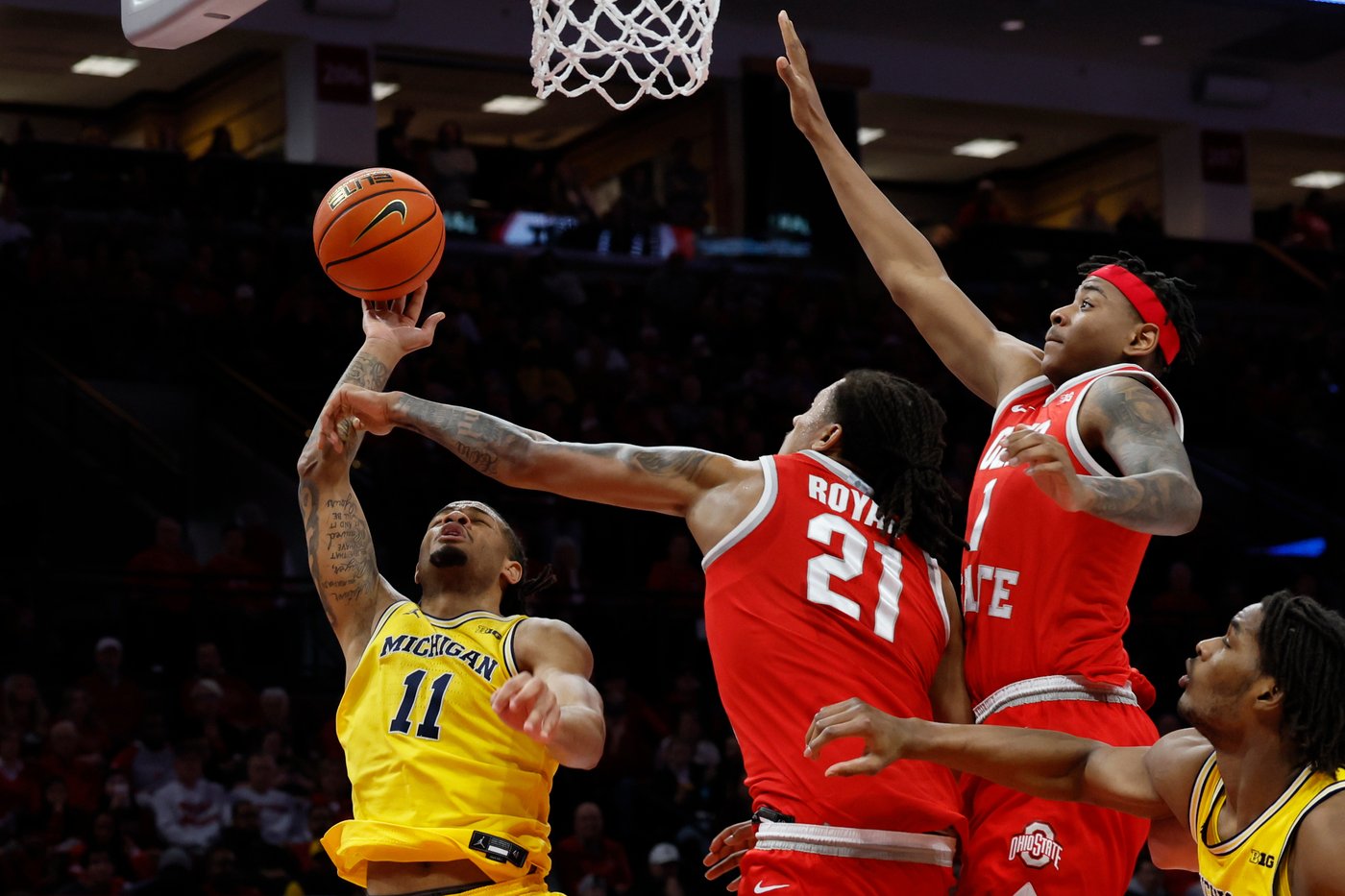 Aday Mara scores 24 points and No. 2 Michigan routs rival Ohio State 82-61 | iNFOnews.ca