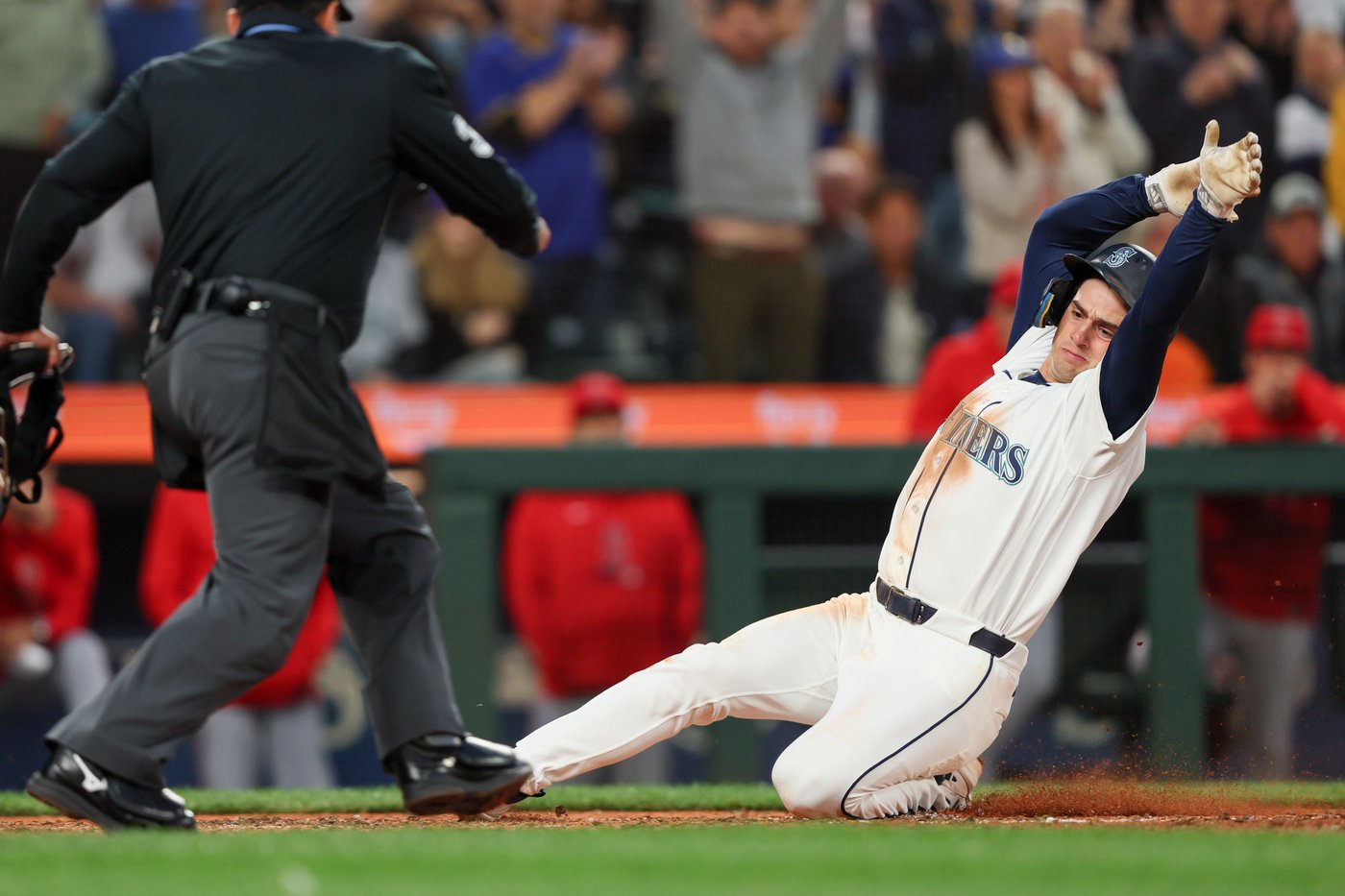 Mariners have big sixth inning to back Woo in an 8-3 victory over the Angels | iNFOnews.ca