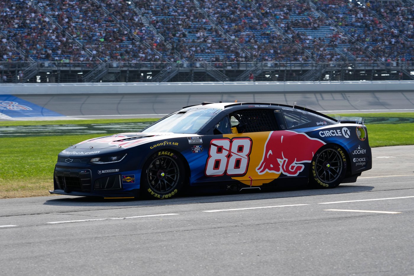 NASCAR uses 3 of its youngest drivers for Rolling Stones collaboration | iNFOnews.ca