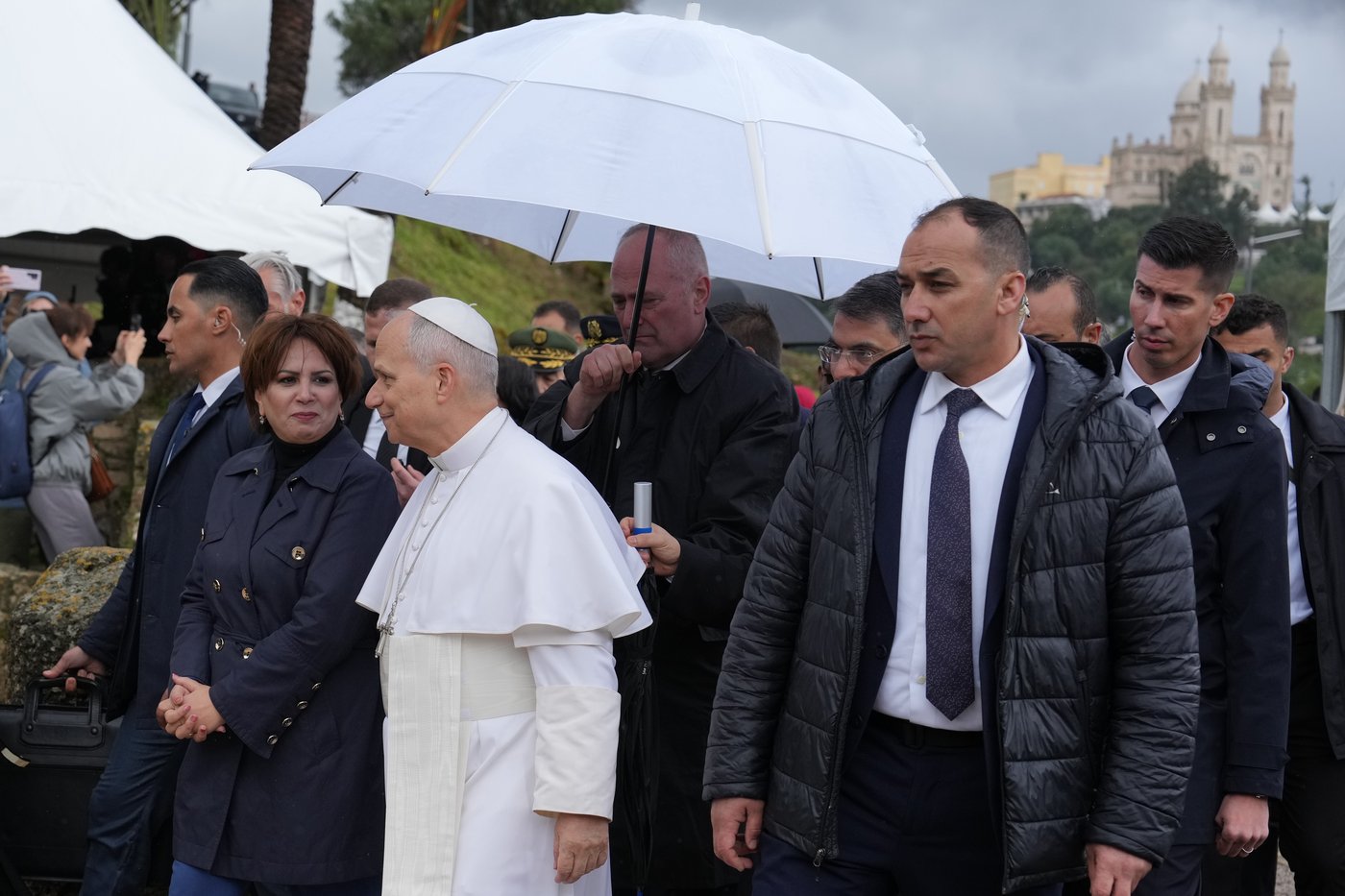 Vatican visitors slam Trump over attacks on the US-born pope's message of peace | iNFOnews.ca