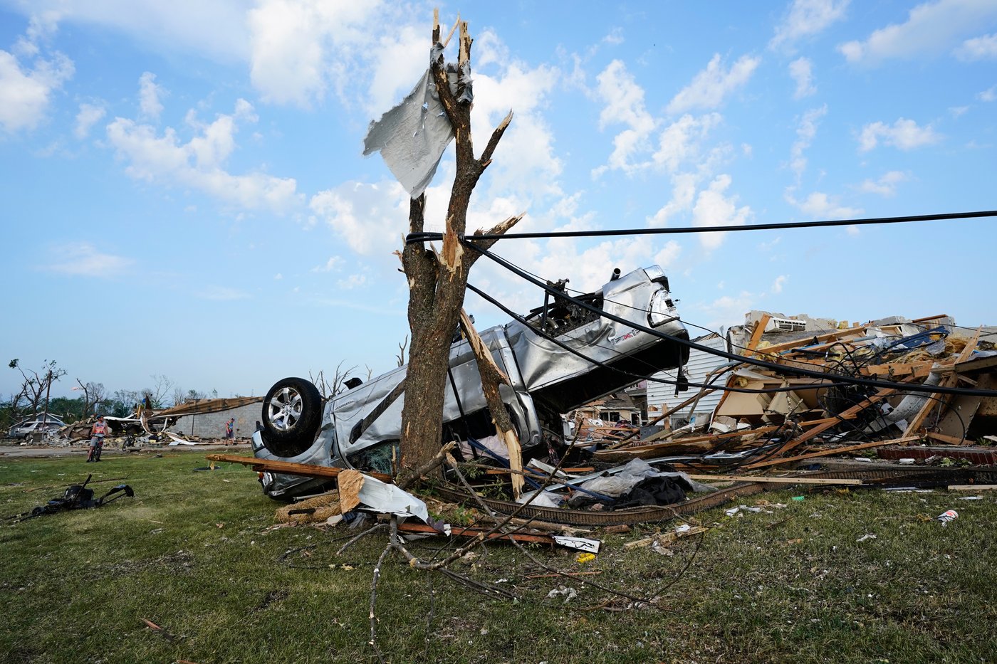 Twisted trees, crushed cars and shattered homes in Wisconsin, in photos | iNwheels